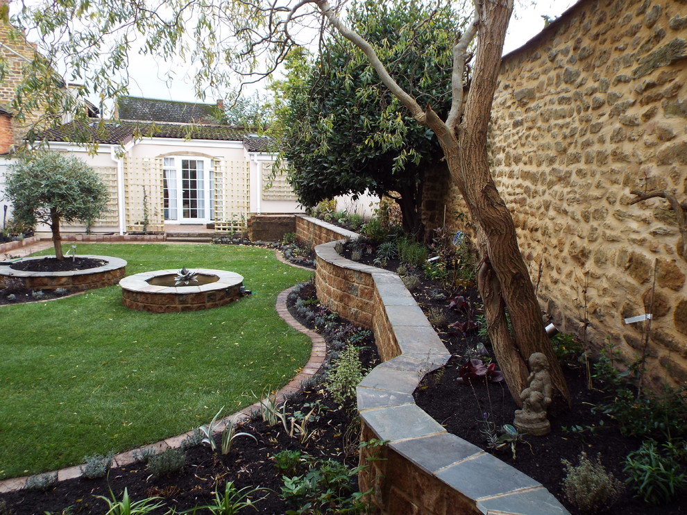 Photo of a traditional garden in Oxfordshire.