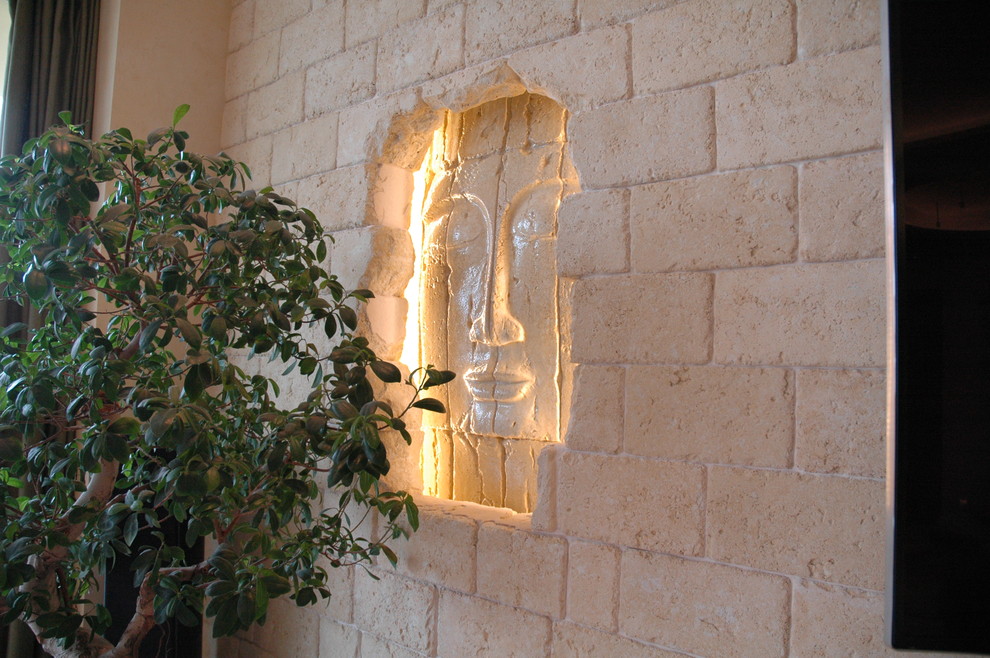 Декорация с водой и подсветкой для медитации