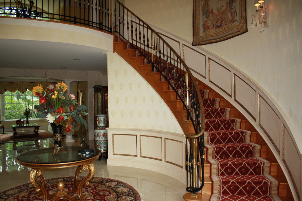 Mid-sized traditional carpeted curved staircase in Philadelphia with carpet risers.