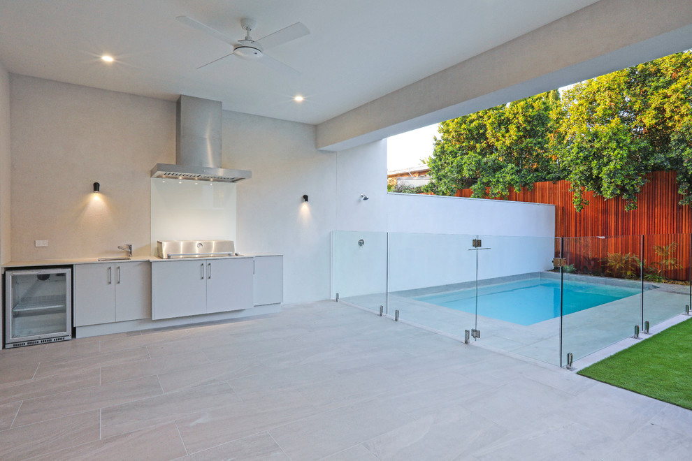 Design ideas for a contemporary pool in Gold Coast - Tweed.