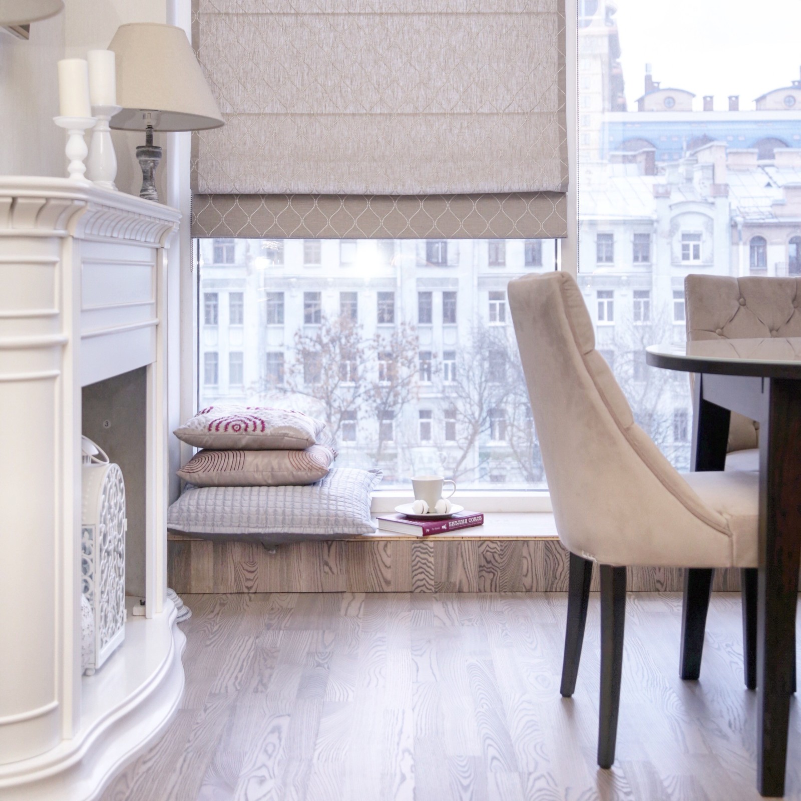 Пудровые оттенки и элегантная геометрия.