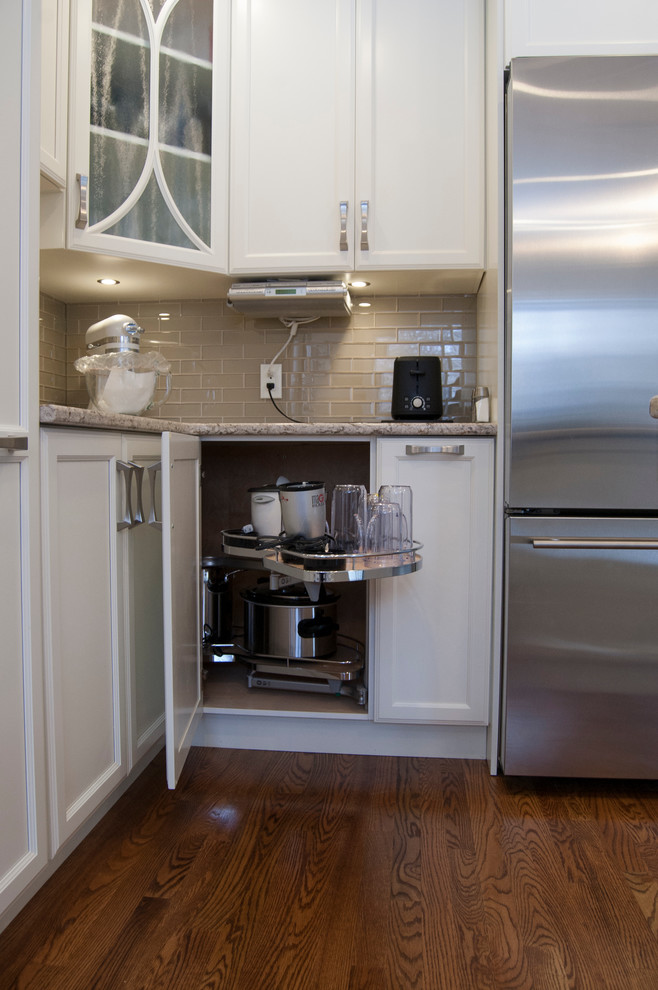 Inspiration for a transitional kitchen remodel in Ottawa with an island