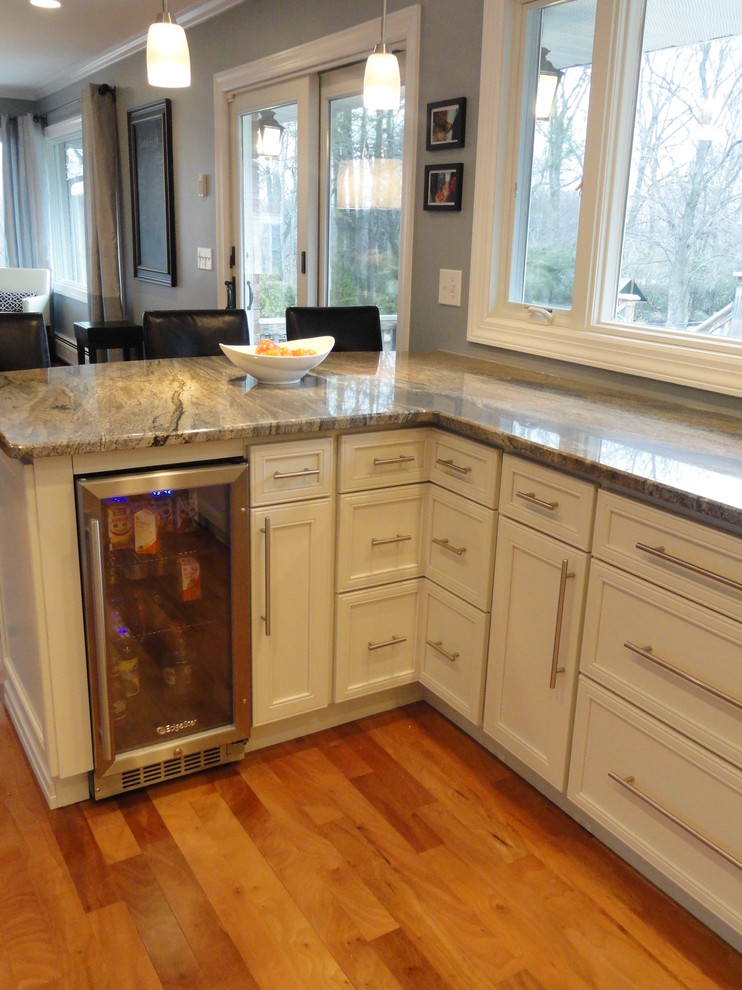 Example of a mid-sized transitional kitchen design in New York