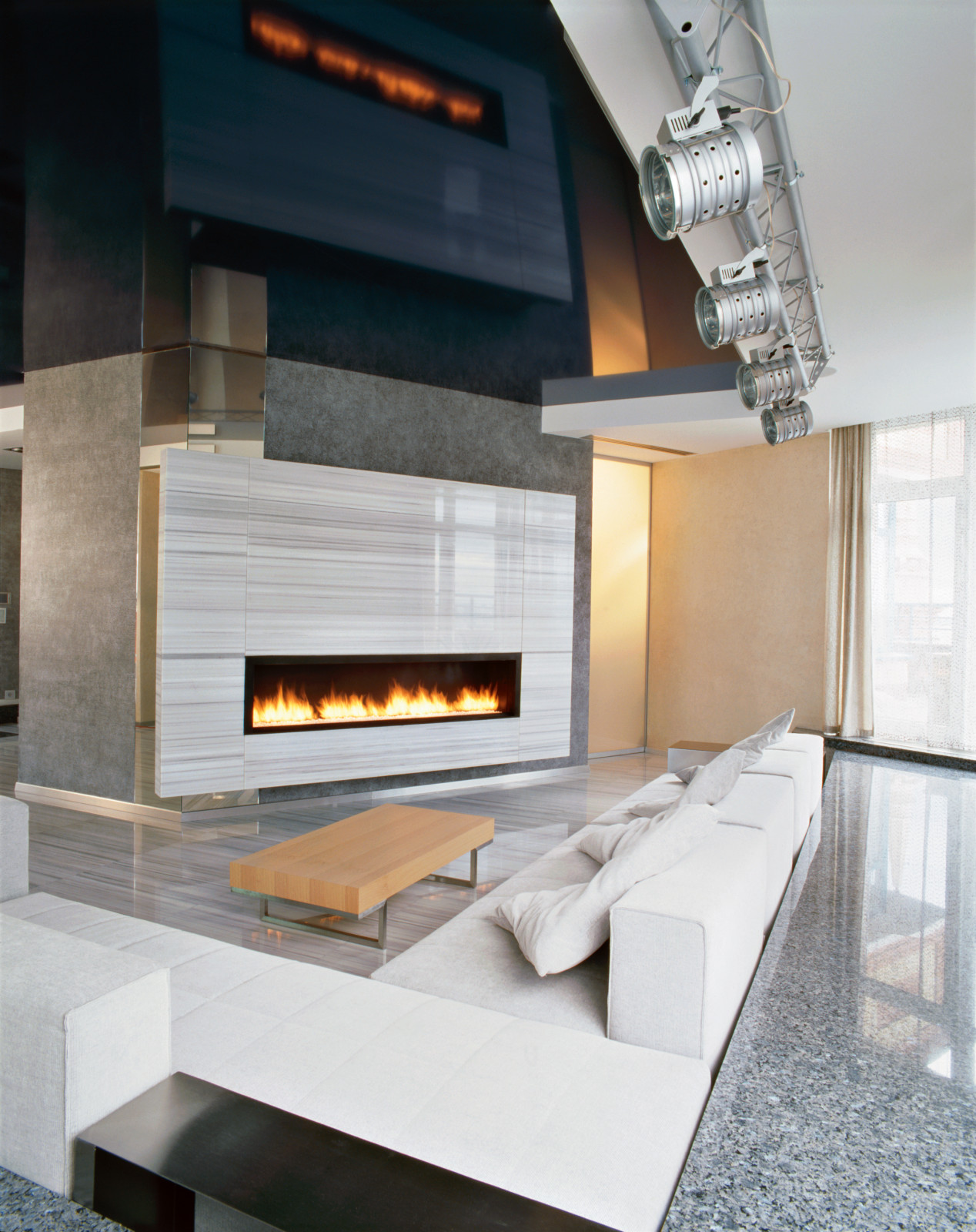 ТРЕХУРОВНЕВЫЙ ПЕНТХАУС В СТИЛЕ ХАЙ-ТЕК