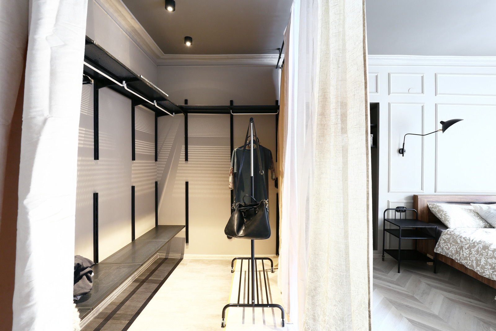 Чёрное и белое