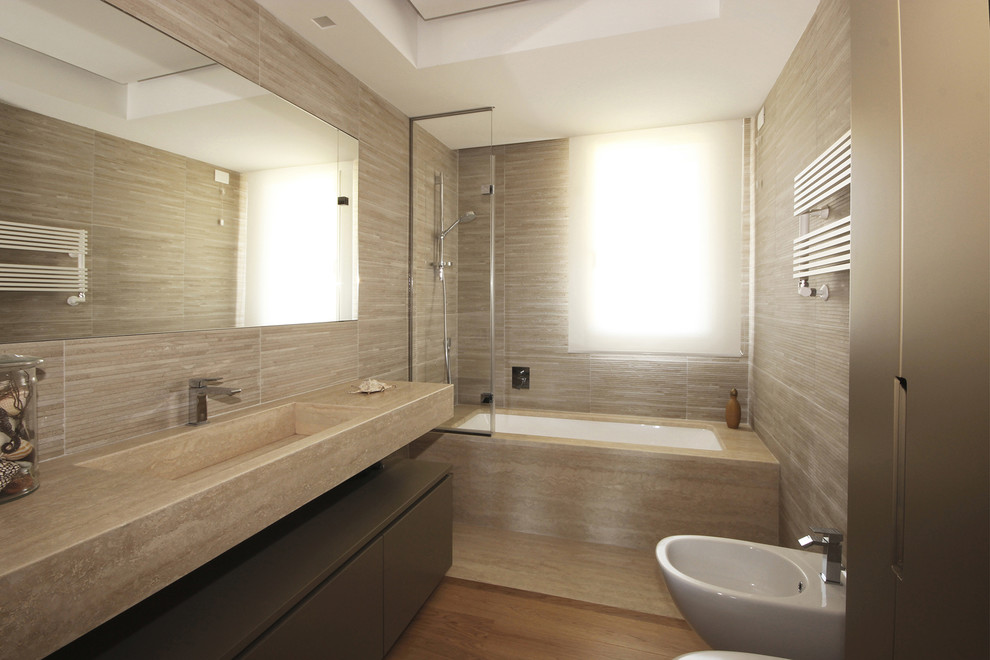 Mid-sized modern 3/4 bathroom in Milan with flat-panel cabinets, a wall-mount toilet, beige tile, porcelain tile, beige walls, medium hardwood floors, marble benchtops, light wood cabinets, a curbless shower, an integrated sink, beige floor, an open shower and pink benchtops.