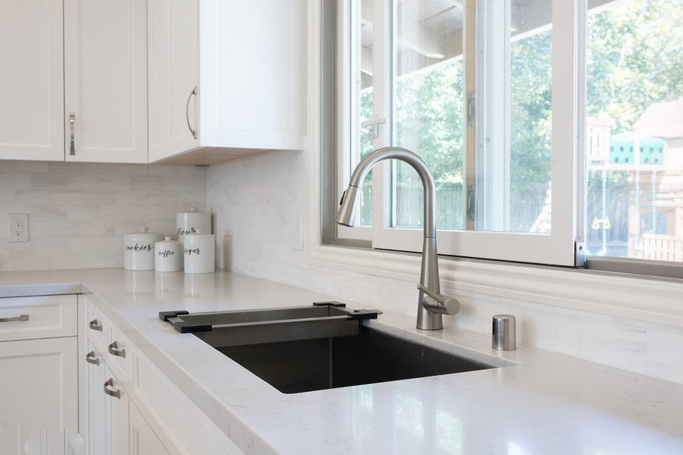 Emerald Dr- Kitchen/ Living/ Laundry