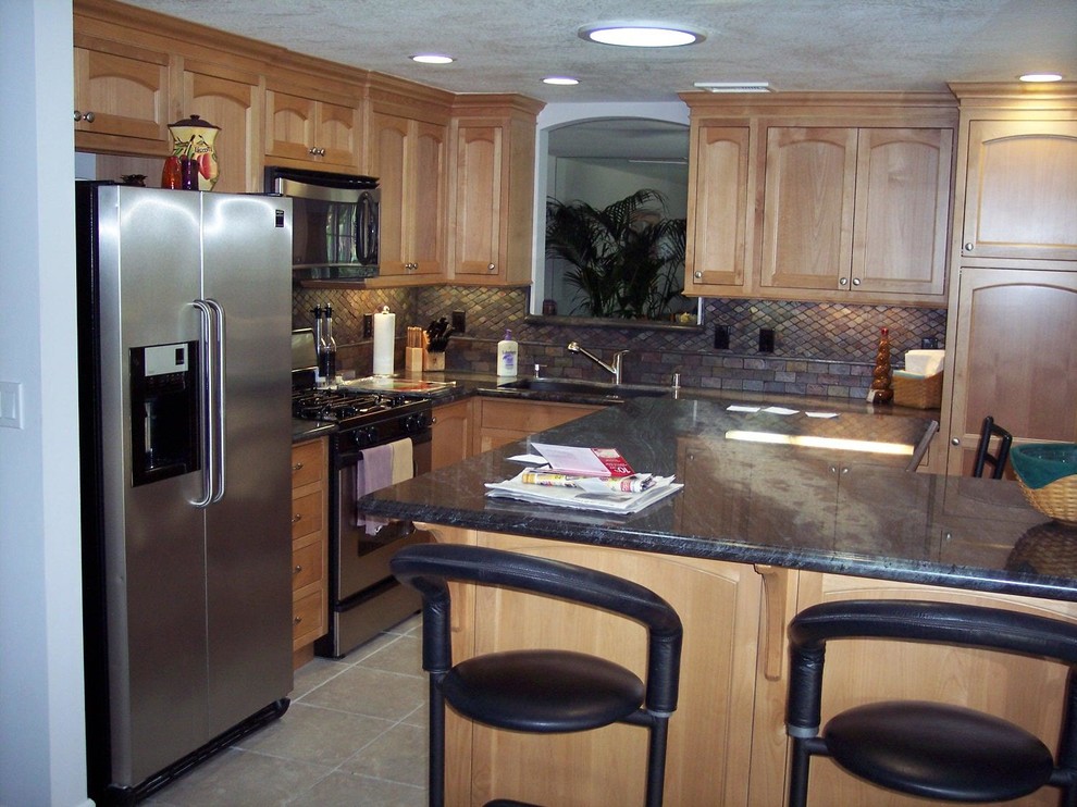 Kitchen - kitchen idea in Orange County