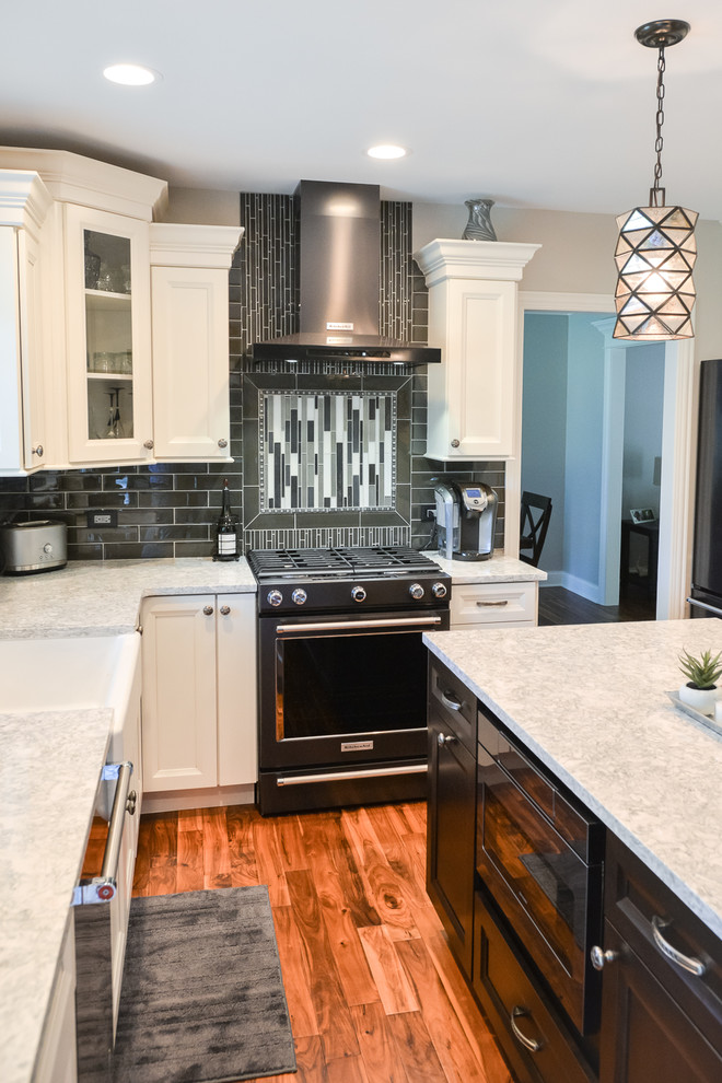 Inspiration for a transitional kitchen remodel in Chicago