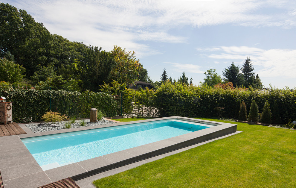 Moderner Pool in Sonstige