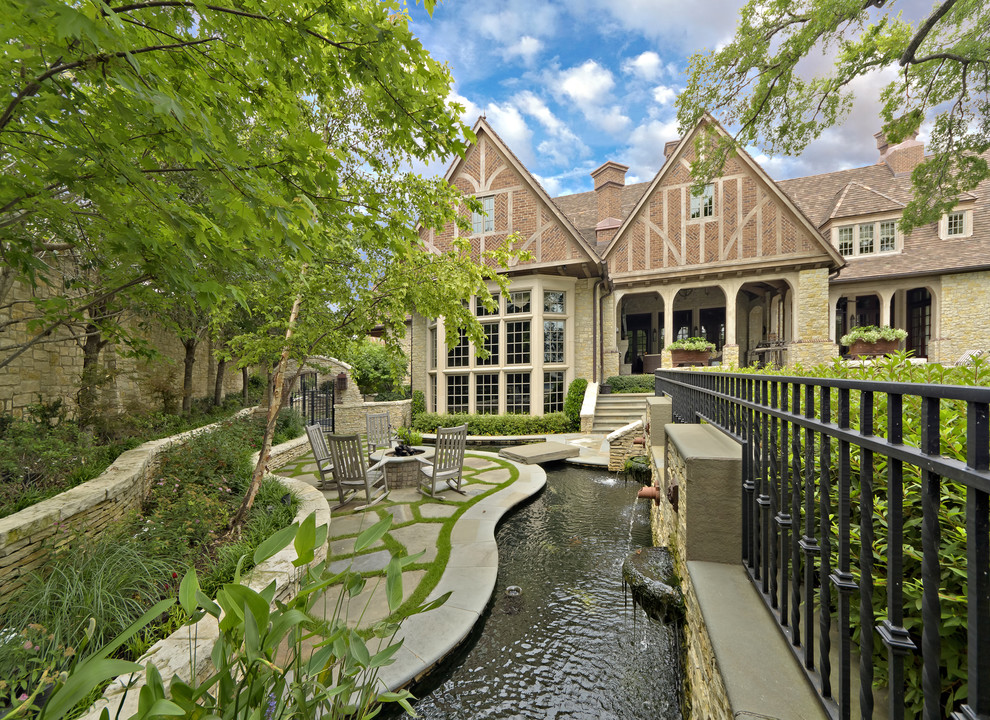Photo of a traditional garden in Dallas with a water feature.