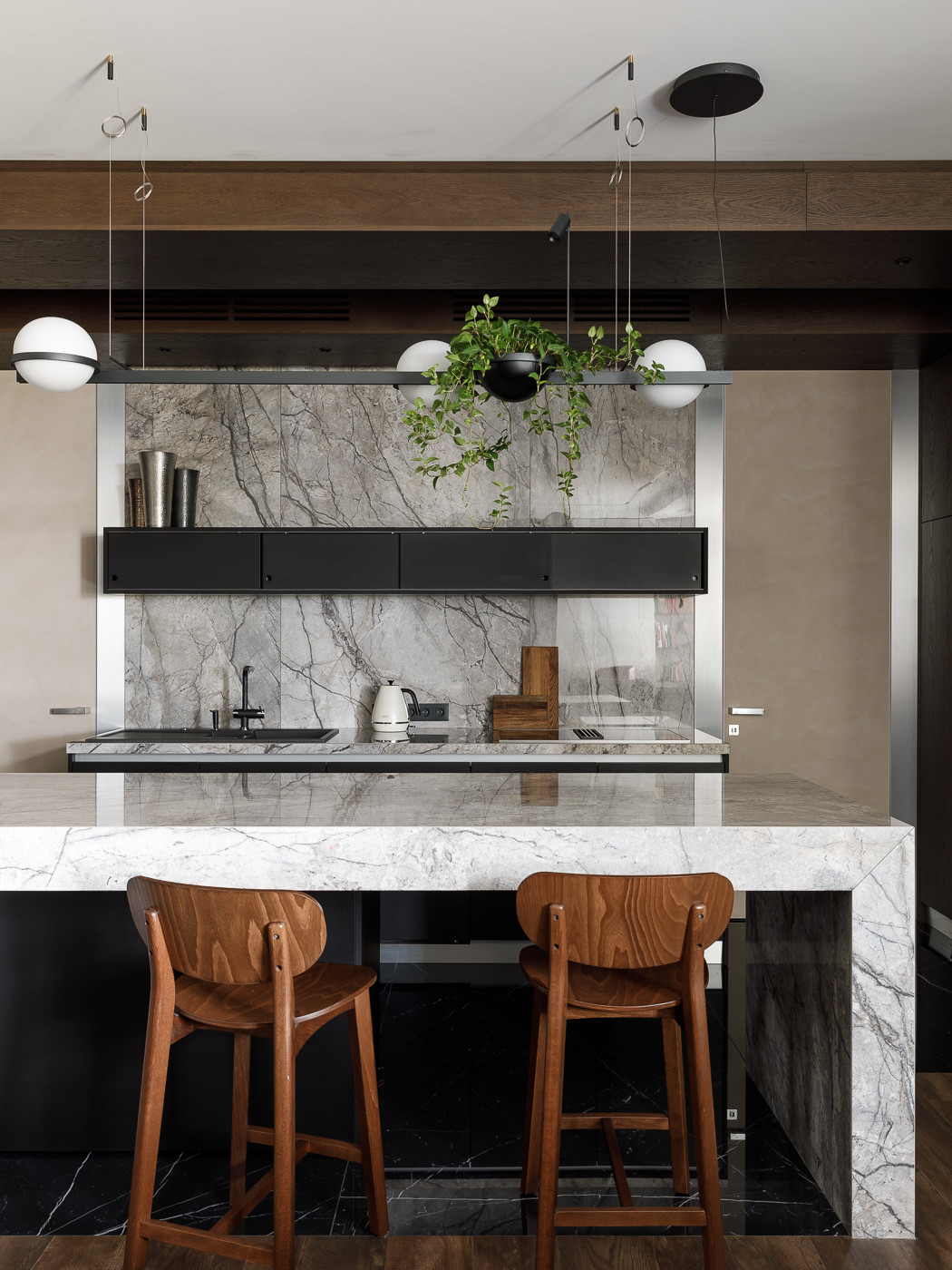 Реализованная квартира в современной стиле на 4-ой Советской - 166 м2