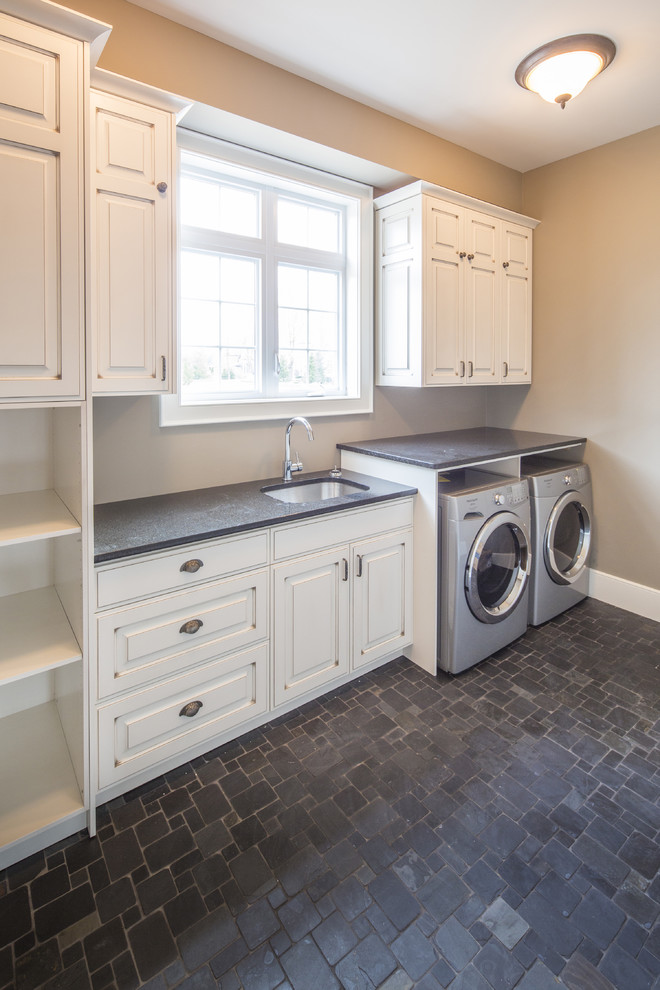 Photo of a traditional laundry room in Toronto.