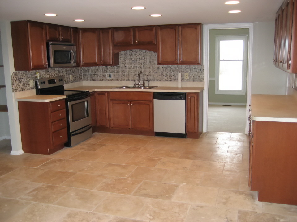 Transitional kitchen photo in Miami