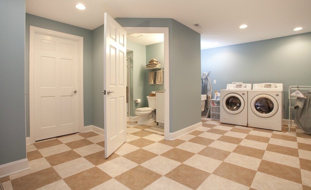 This is an example of a traditional laundry room in Indianapolis.