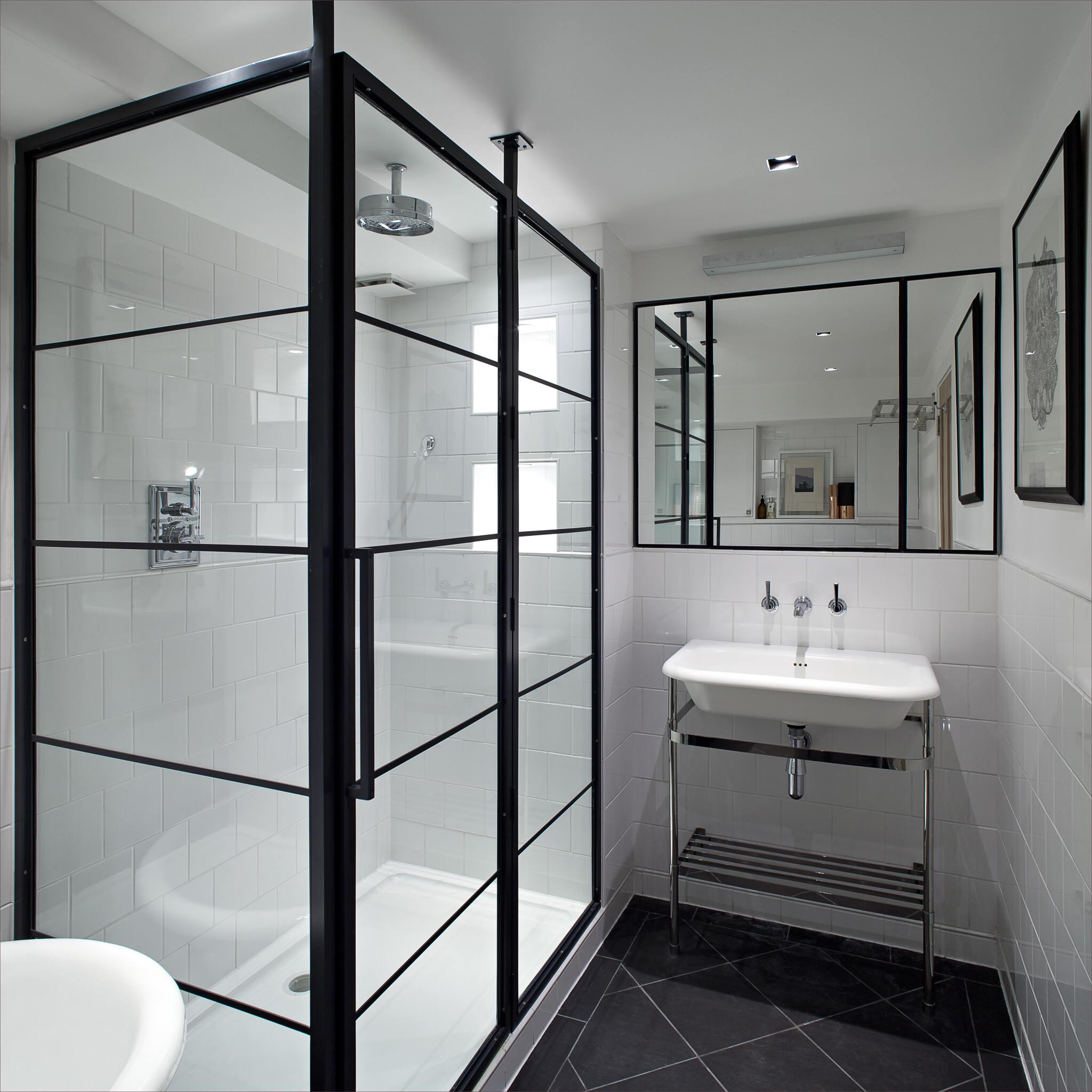 10 Chic Ways to Use Black-Framed Shower Doors, image size:2048x2048