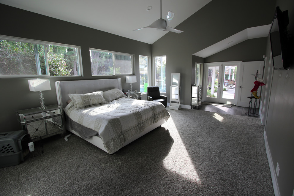 This is an example of a modern bedroom in Orange County.