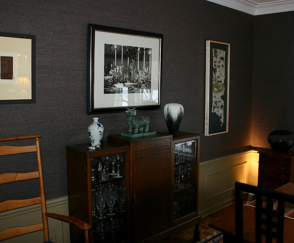 This is an example of a modern dining room in Cleveland.
