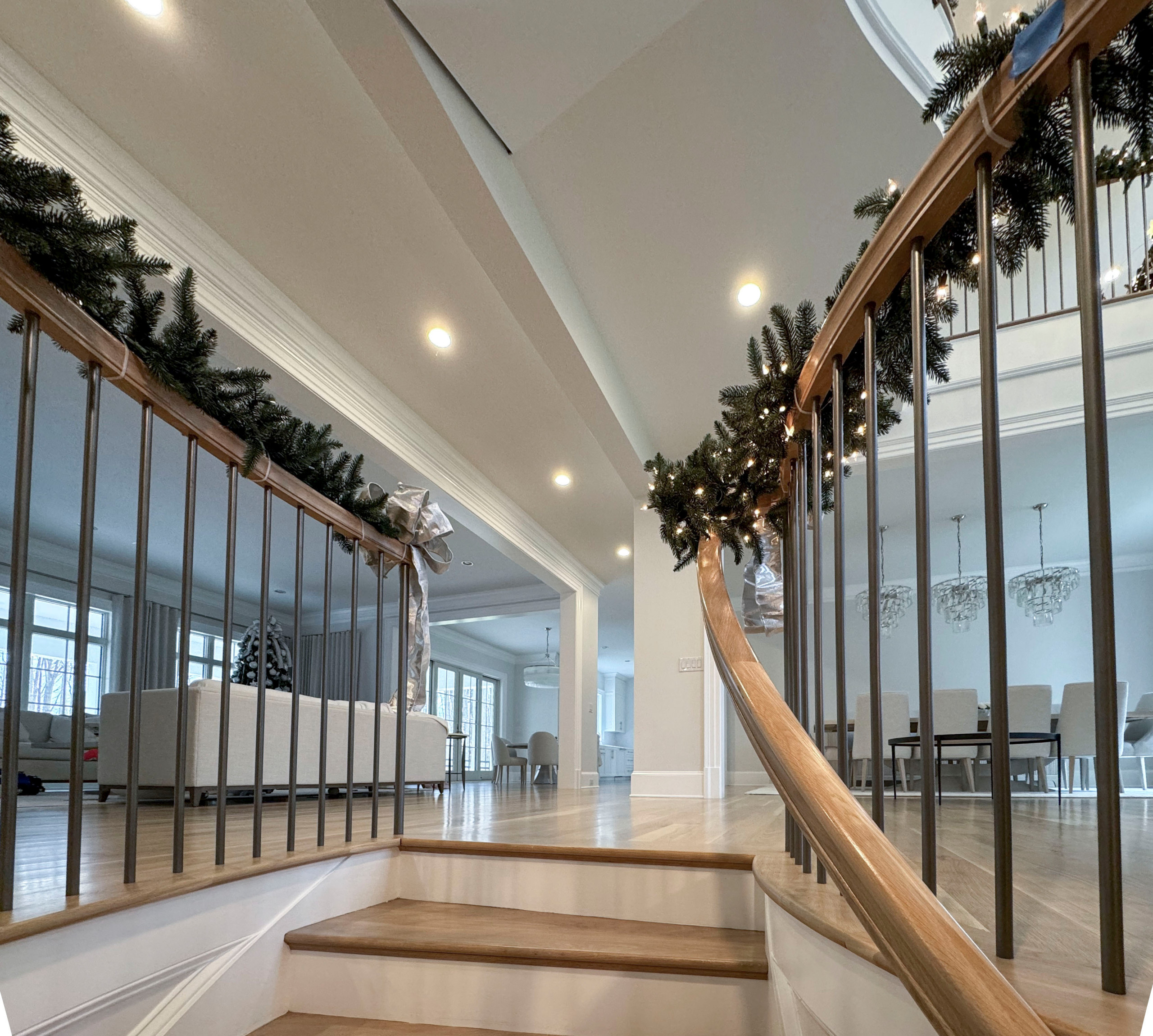 116_Elegant & Eye-catching Curved Staircase, Leesburg VA 20175