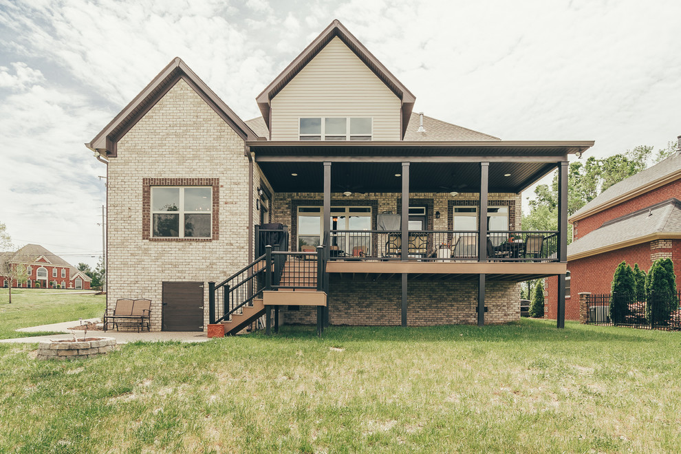 Example of a transitional home design design in Nashville