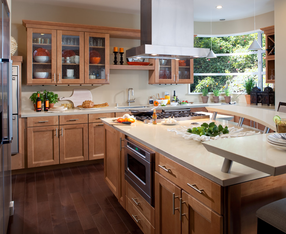 Eat-in kitchen - mid-sized transitional u-shaped dark wood floor and brown floor eat-in kitchen idea with a single-bowl sink, shaker cabinets, medium tone wood cabinets, quartzite countertops, beige backsplash, stone slab backsplash, stainless steel appliances and an island
