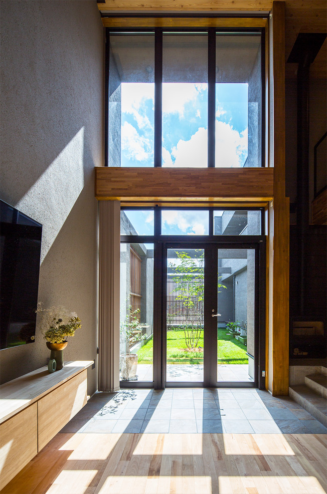 他の地域にあるおしゃれな玄関の写真