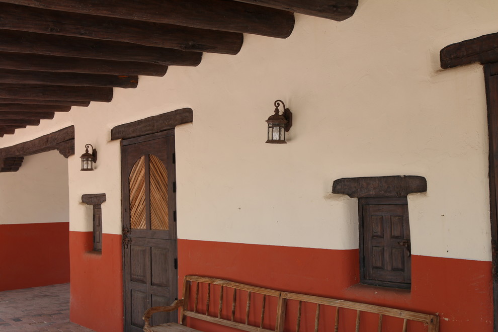 Home design - rustic home design idea in Phoenix
