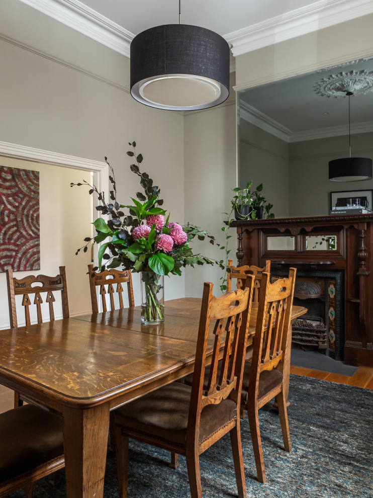 This is an example of a contemporary dining room in Melbourne.