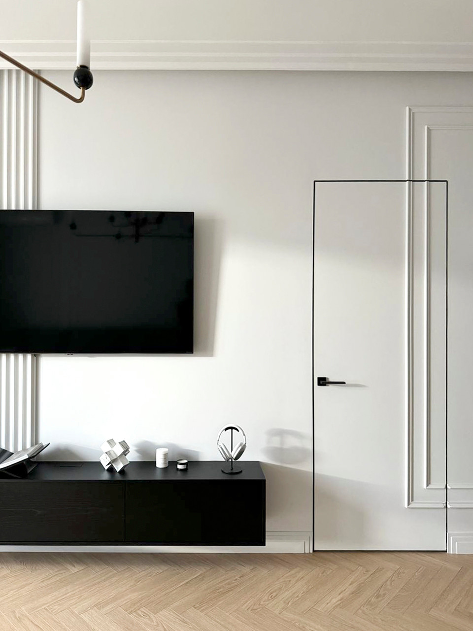 Графичный "Черно-белый" интерьер для студентки архитектурного ВУЗа