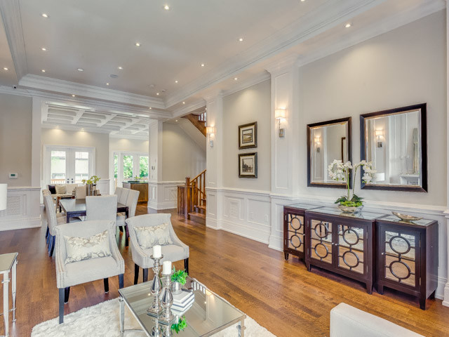 Transitional home design photo in Toronto