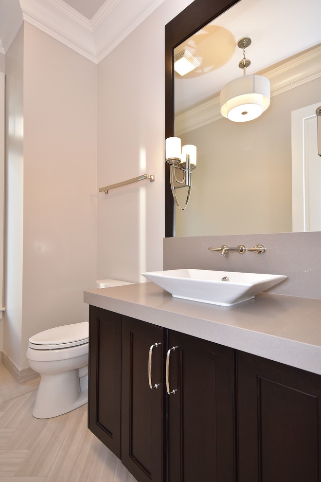Example of a transitional home design design in Chicago