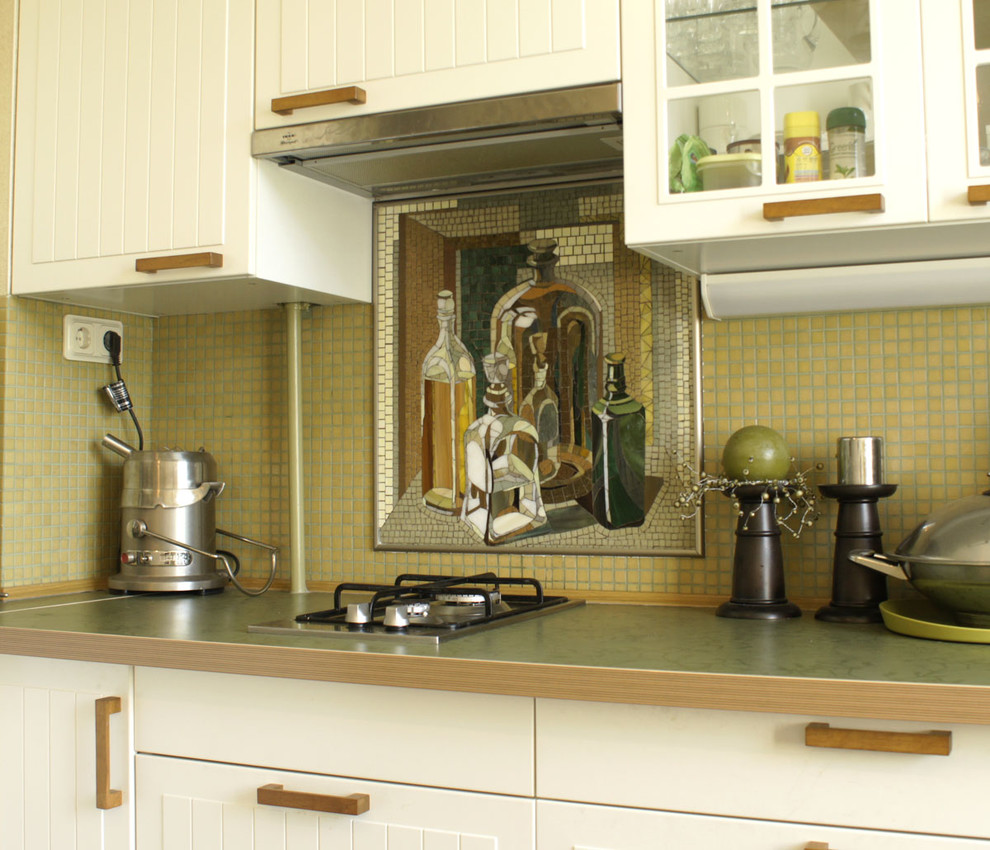 Натюрморт с бутылками