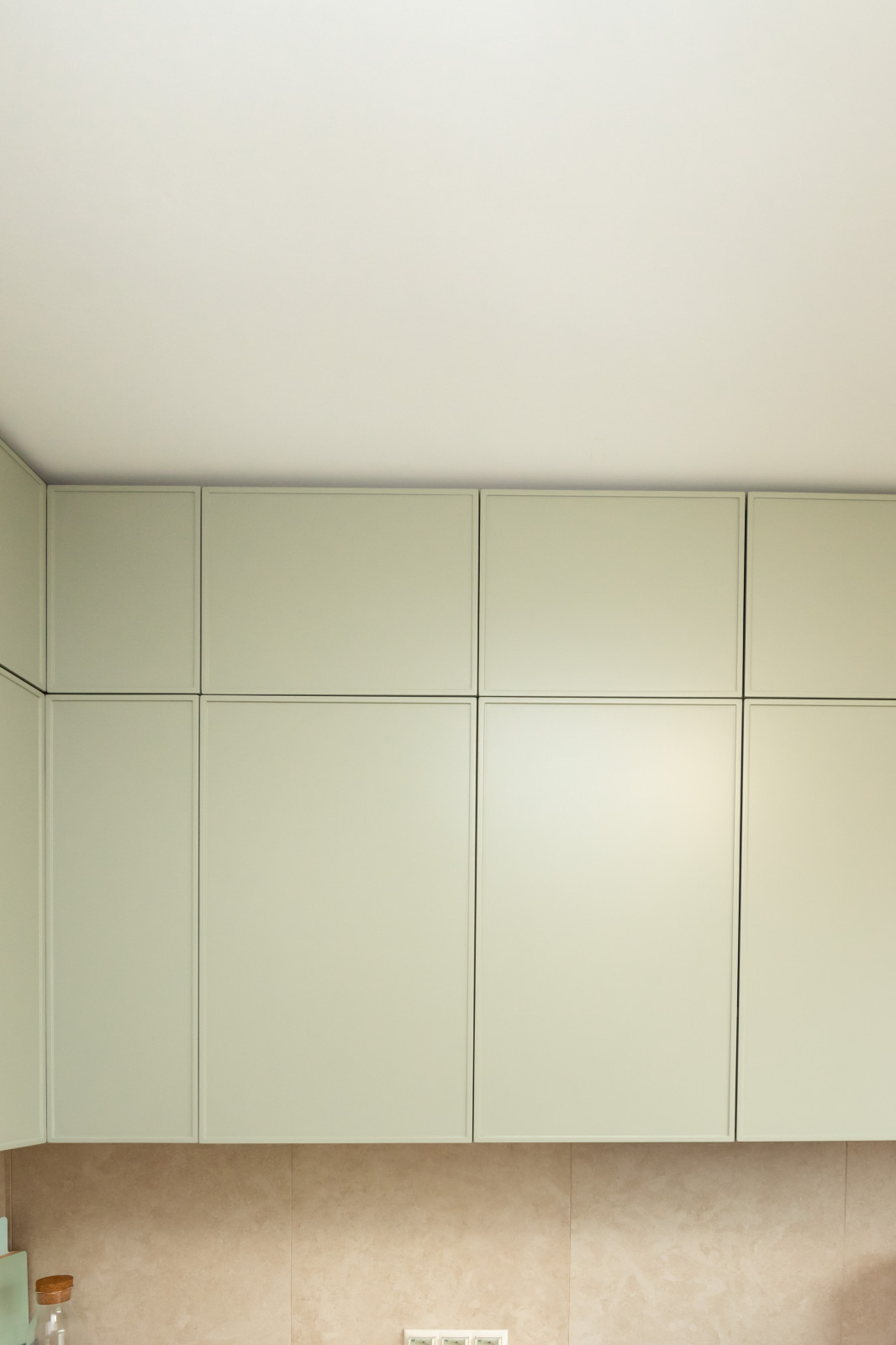 Неоклассическая кухня в трендовых цветах этого года