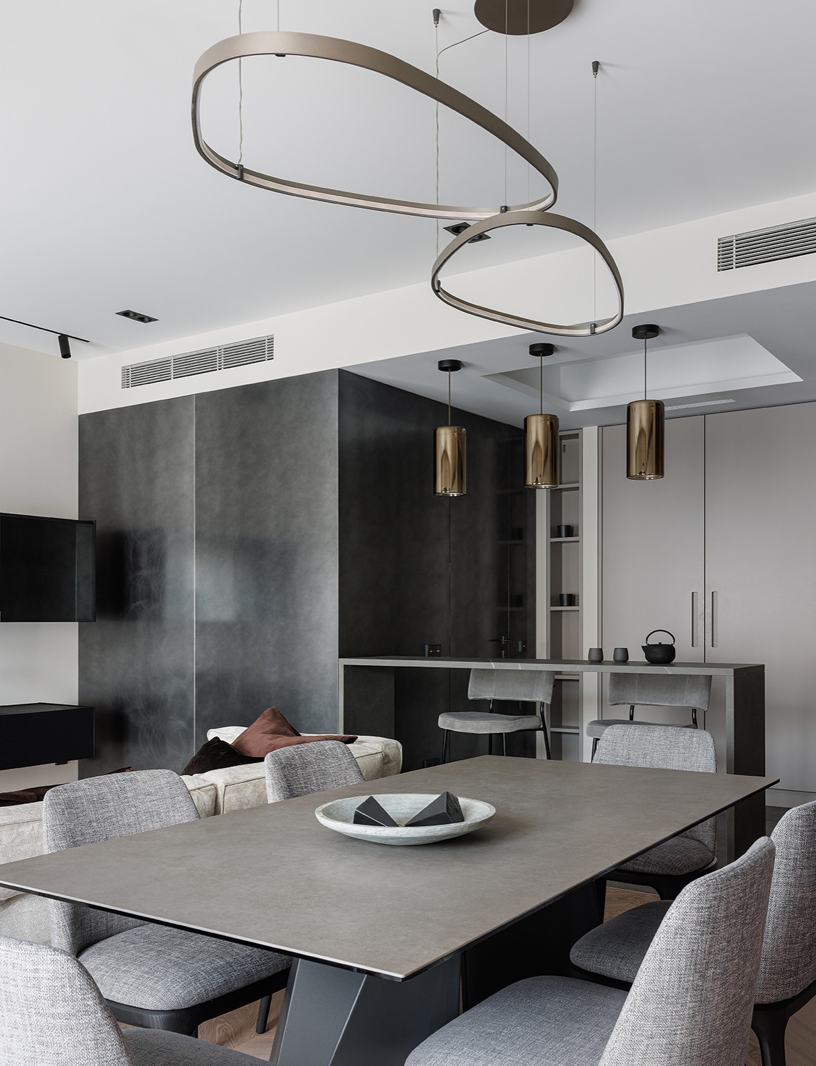 Монохромная квартира 90 м2 в центре Москвы