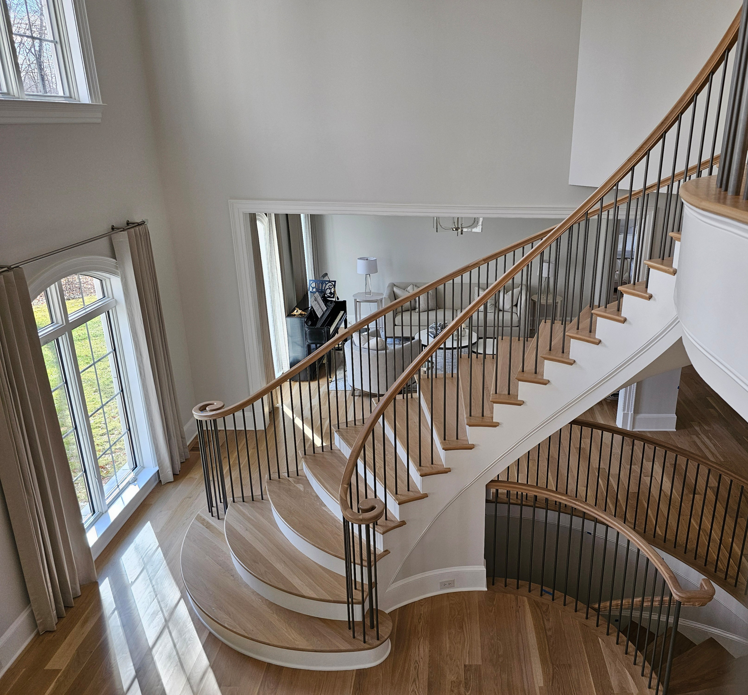 116_Elegant & Eye-catching Curved Staircase, Leesburg VA 20175