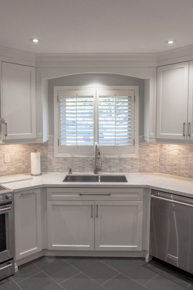 Example of a transitional kitchen design in Toronto