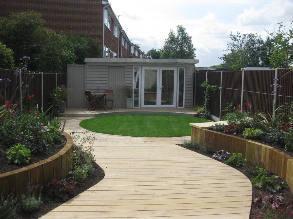Inspiration for a small contemporary garden in Kent.