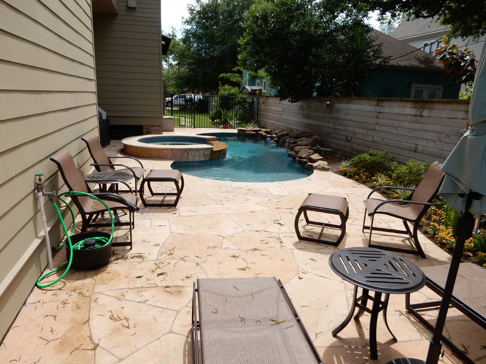 Example of a mountain style pool design in Houston