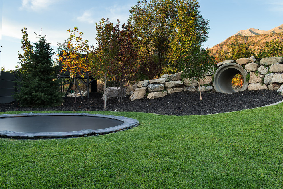 This is an example of a contemporary backyard garden in Salt Lake City.
