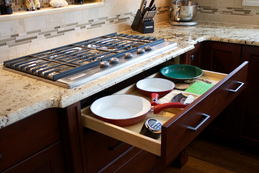 Example of a transitional kitchen design in Cincinnati