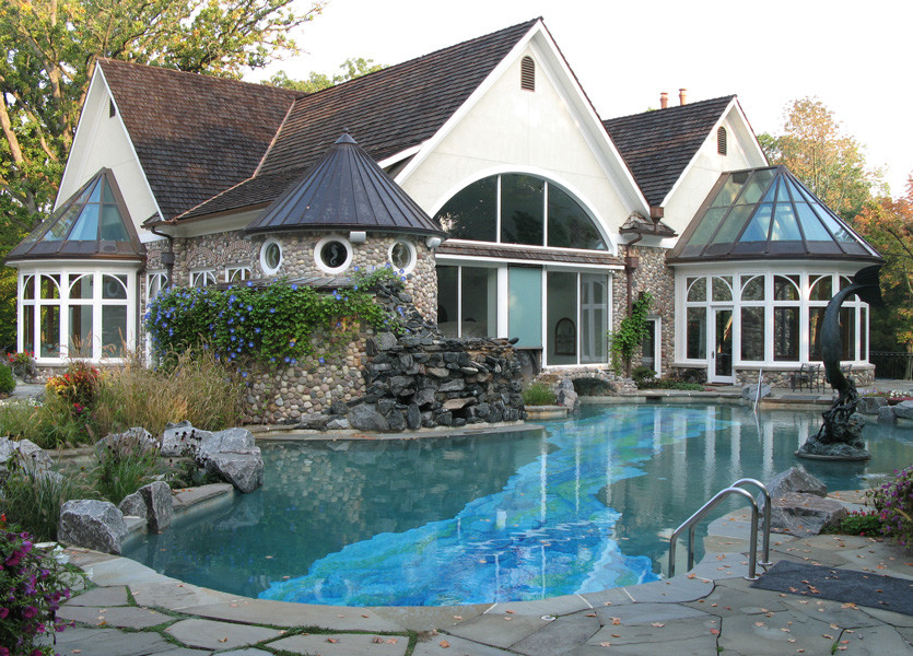 Example of a transitional home design design in Chicago