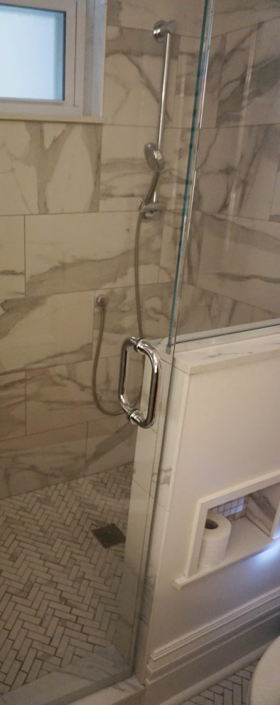 Inspiration for a transitional vinyl floor and gray floor kitchen remodel with an undermount sink, shaker cabinets, gray cabinets, quartzite countertops, stone slab backsplash, stainless steel appliances and an island