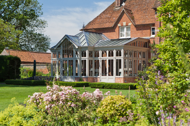 Complex Conservatory on Victorian Rectory sekelskiftes-uterum