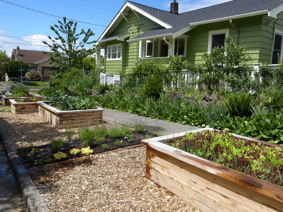 Design ideas for a traditional landscaping in Seattle.
