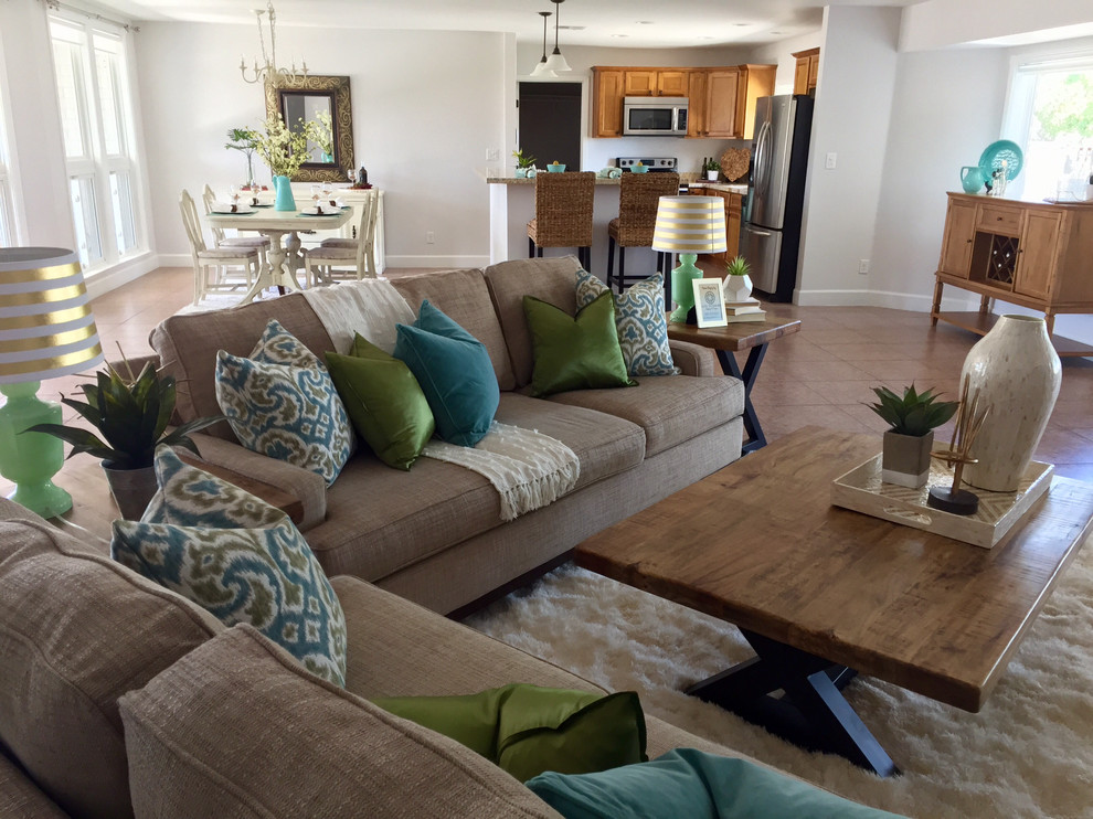 Home design - transitional home design idea in Phoenix