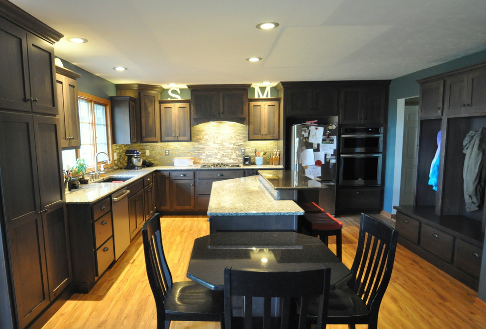 Inspiration for a transitional kitchen remodel in Chicago