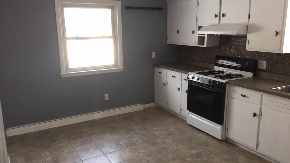 Kitchen - transitional kitchen idea