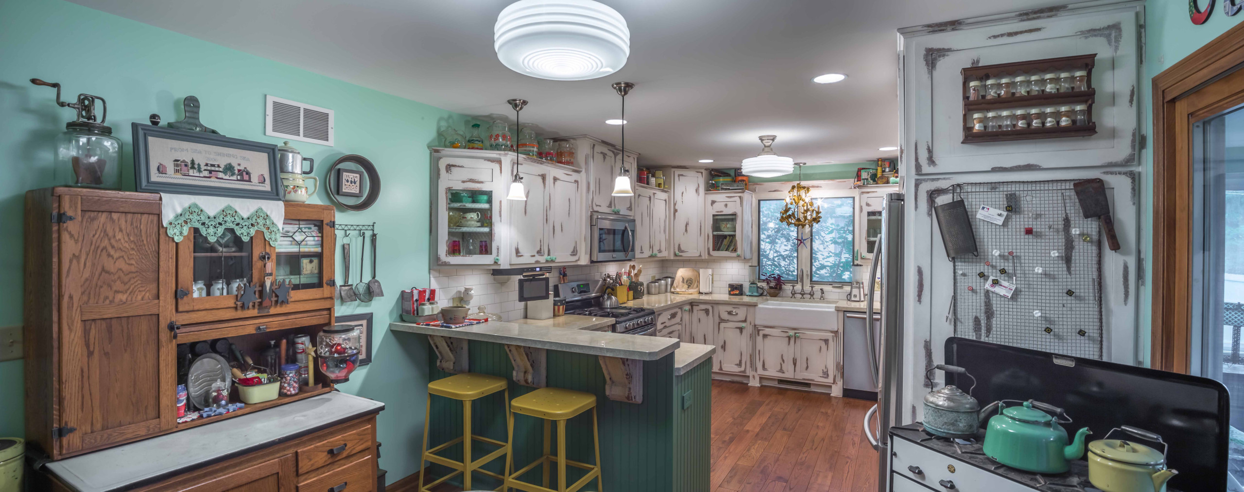 Shabby-Chic Country Kitchen & Sunroom