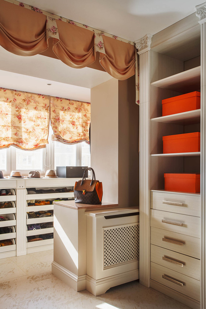 Design ideas for a traditional gender-neutral dressing room in Moscow with open cabinets.