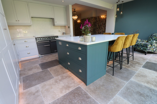 Broomfield - Kitchen traditional-kitchen
